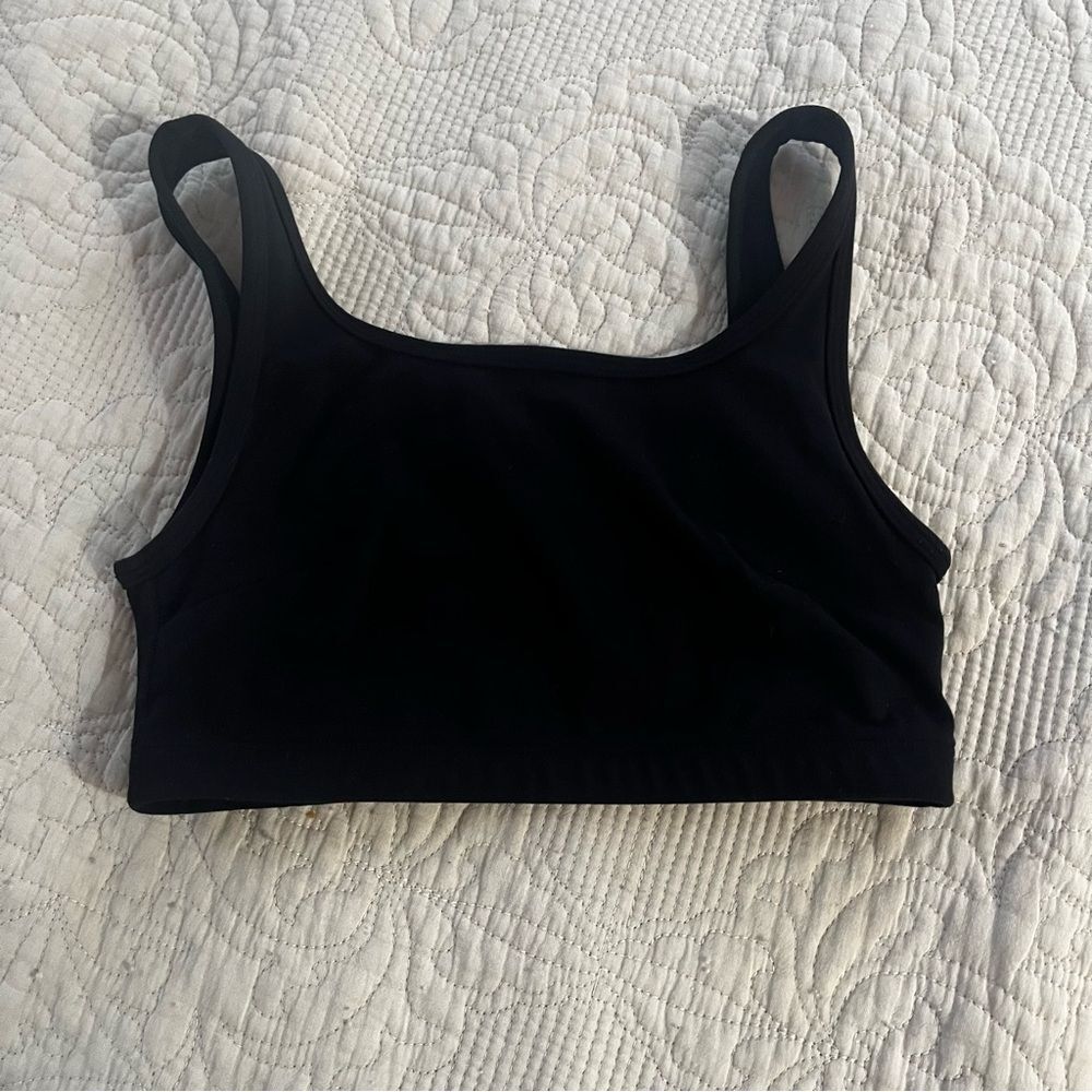 Aritzia TNA action sport bra size XS black